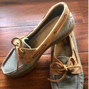 Women Sperry size 6M